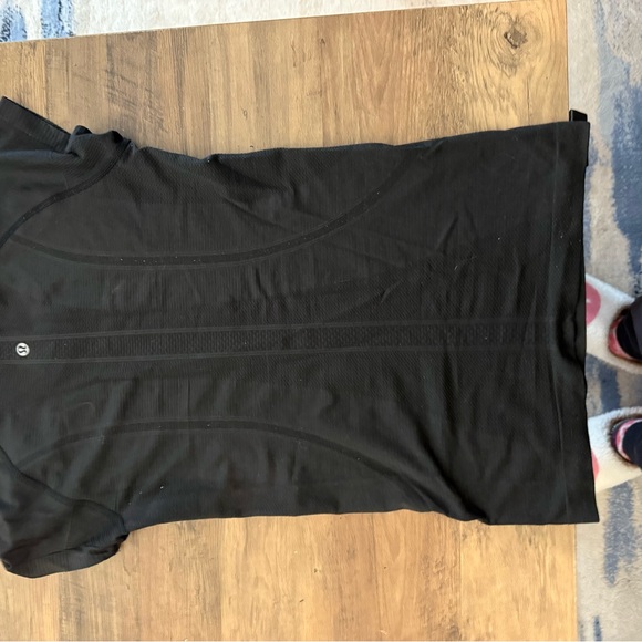 Lululemon swiftly tech hip length short sleeve - Picture 3 of 5